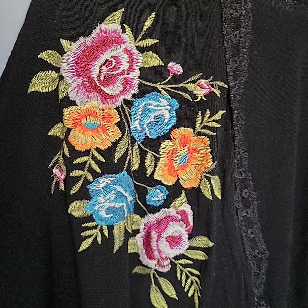 Umgee Kaftan Muumuu Black Floral Embroidered With Lace Sz Small - Picture 3 of 11